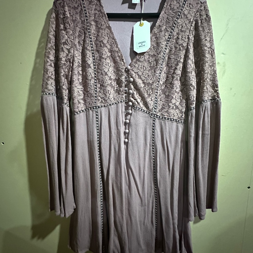 Elegant Lace and Knit Tunic Dress
